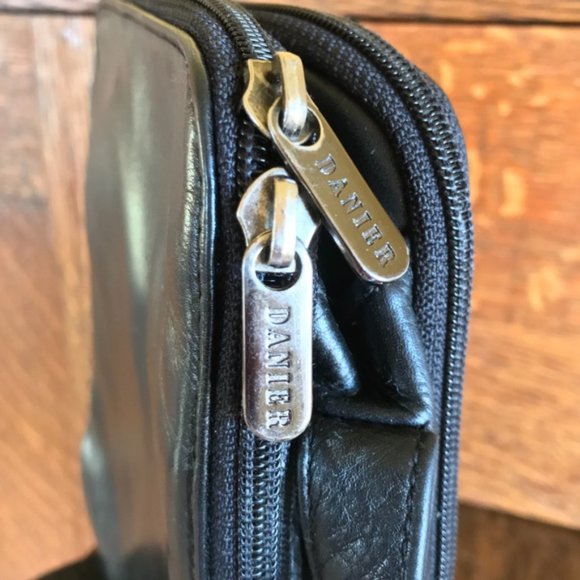 Danier black leather cross-body purse - Picture 3 of 6